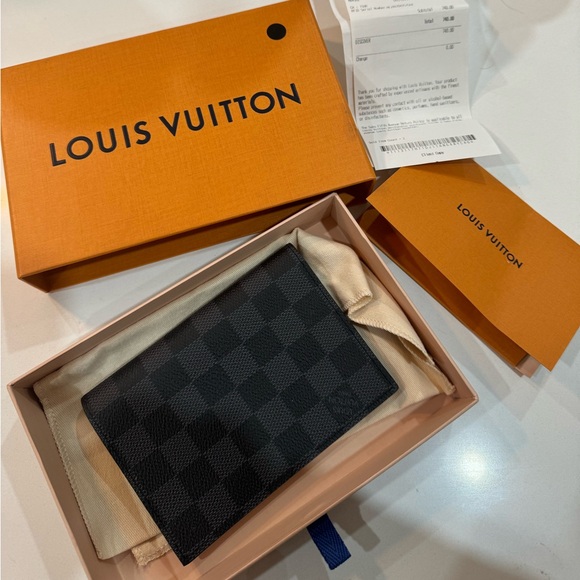 Louis Vuitton Men’s Passport Wallet - Picture 2 of 5